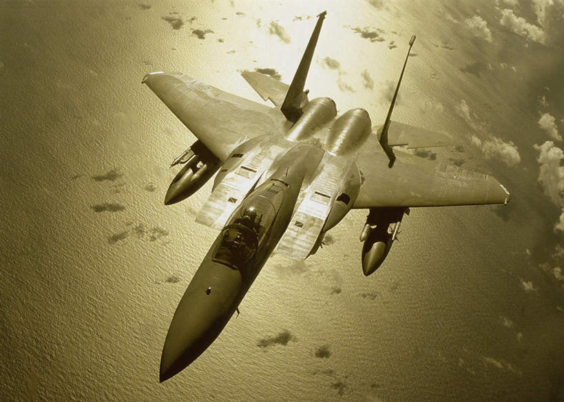 无人,横图,俯视,室外,白天,日落,飞机,美国,飞翔,飞行,晚霞,霞光,落日,翱翔,飞,黄昏,彩霞,空军,一架,战斗机,北美,北美洲,美洲,军用机,美军,军用战斗机,麦克唐纳.道格拉斯,鹰式战斗机,F-15鹰式战斗机,北亚美利加洲,亚美利加洲,夕照,夕阳,彩图,高角度拍摄,斜阳