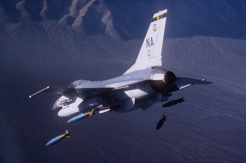 无人,横图,俯视,航拍,室外,白天,飞机,美国,一艘,飞翔,阴影,飞行,光线,影子,云,云朵,翱翔,云彩,飞,蓝色,白云,蓝天,天空,阳光,天,空军,晴朗,战斗机,北美,北美洲,鸟瞰,美洲,军用机,美军,军用战斗机,战隼战斗机,F-16战斗机,F-16战隼战斗机,北亚美利加洲,亚美利加洲,晴空,彩图,高角度拍摄