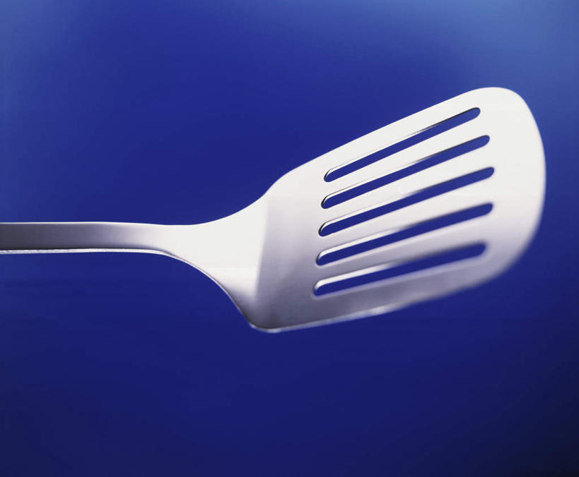 无人,横图,俯视,室内,特写,白天,烹饪,静物,厨具,金属制品,一把,阴影,蓝色背景,朦胧,模糊,反射,金属,影子,锅铲,摄影,影棚,烹饪用具,烹调用具,烹调,彩图,高角度拍摄,影棚拍摄,拍摄