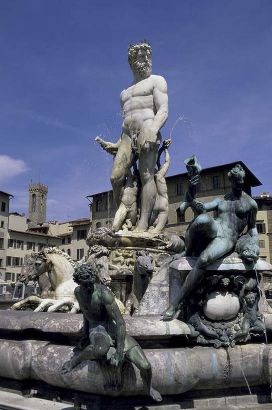 西方人,无人,两个人,站,竖图,室外,白天,仰视,旅游,度假,标志建筑,地标,建筑,喷泉,雕塑,意大利,佛罗伦萨,欧洲,欧洲人,阴影,艺术,装饰,光线,雕刻,雕像,影子,景观,云,云朵,云彩,扭头,注视,文化,娱乐,建设,裸露,蓝色,白云,蓝天,天空,阳光,工艺品,天,观察,看,品味,站着,转头,享受,休闲,旅游胜地,放松,晴朗,观看,纪念,美术,察看,关注,南欧,主题,裸,水景,陈列,意大利共和国,海神喷泉,功能,美学,美观,领主广场,百花之城,翡冷翠,男人,男性,女人,女性,中年男性,中年女性,白种人,设计,晴空,站立,彩图,低角度拍摄,全身