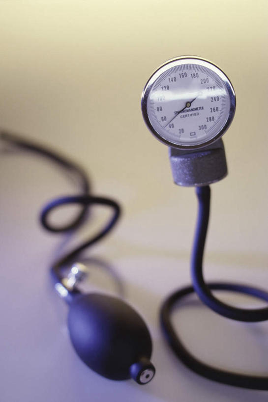 无人,竖图,室内,特写,白天,白色背景,正面,静物,阴影,朦胧,模糊,反射,测量,影子,刻度,一个,摄影,影棚,单个,测量工具,医疗设备,血压计,医疗器械,量具,量仪,血压表,彩图,影棚拍摄,拍摄