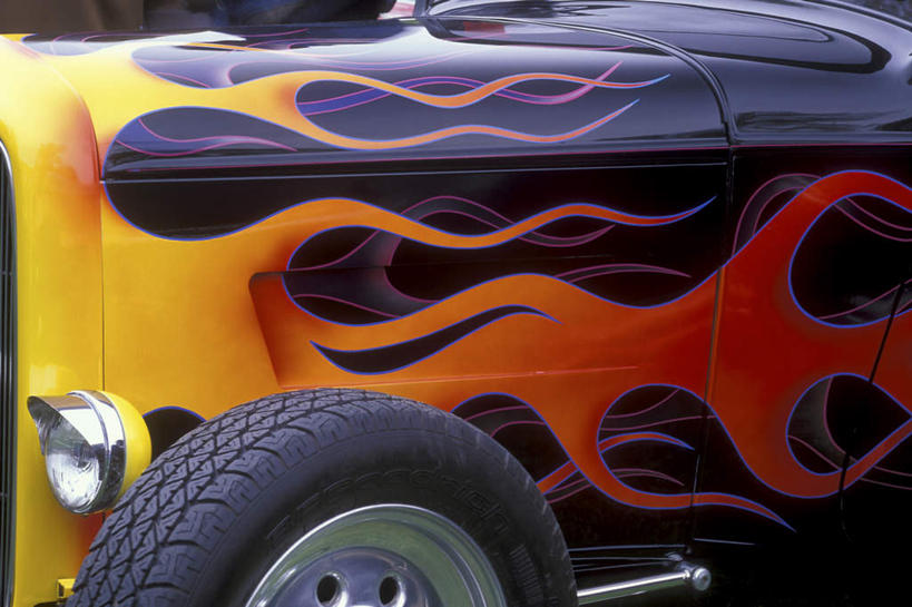 无人,横图,室外,特写,白天,正面,热情,汽车,古董车,火,一辆,阴影,装饰,光线,火焰,影子,燃烧,车,阳光,交通工具,华丽,修饰,点缀,载具,老爷车,衬托,美观,雅致,雅观,彩图