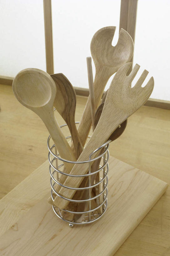 无人,竖图,俯视,室内,特写,白天,厨房,桌面,桌子,静物,阴影,反射,木制,叉子,影子,勺子,木制品,容器,调羹,汤匙,储藏,储存,彩图,高角度拍摄,灶间,贮存