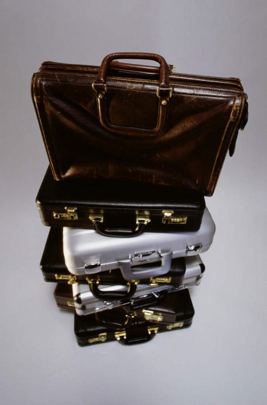 无人,竖图,俯视,室内,特写,白天,白色背景,安全,静物,一堆,许多,阴影,堆叠,堆积,反射,包,公文包,影子,旅行包,箱子,保险箱,摄影,影棚,公事包,堆,保护,保险,私密,旅游包,提包,彩图,高角度拍摄,影棚拍摄,拍摄