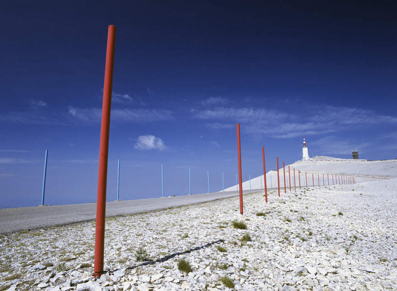 无人,栏杆,横图,室外,白天,正面,旅游,度假,石头,美景,山,雪,雪山,大雪,法国,欧洲,阿尔卑斯山,阴影,光线,石子,影子,冰,积雪,景观,山顶,山峰,雪景,云,云朵,冬季,冬天,围栏,山峦,云彩,娱乐,护栏,蓝色,白云,蓝天,天空,阳光,自然,天,享受,休闲,景色,放松,寒冷,晴朗,冰冷,普罗旺斯,自然风光,阿尔卑斯山脉,法兰西共和国,冯杜山,法兰西第五共和国,严寒,冰凉,酷寒,凛冽,凛凛,极冷,普罗旺斯省,颠峰,极峰,石块,岩石,晴空,彩图