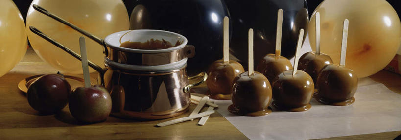 点心,无人,横图,俯视,室内,特写,白天,烹饪,餐桌,桌子,苹果,厨具,水果,金属制品,许多,阴影,新鲜,装饰,反射,金属,锅子,影子,塑料,生食,食品,甜点,果实,很多,文化,锅,小吃,食物,一个,气球,塑料制品,橡胶,有机食品,绿色食品,单个,餐台,锅具,华丽,修饰,点缀,橡胶制品,烹饪用具,衬托,美观,雅致,雅观,烹调用具,烹调,彩图,高角度拍摄,苹果糖,太妃糖苹果,糖苹果,传统文化