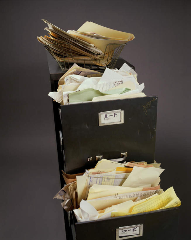 无人,竖图,俯视,室内,特写,白天,柜子,抽屉,一排,阴影,整齐,反射,材料,档案,文件,影子,排列,容器,资料,打开,摄影,影棚,储藏,堆,开启,储存,队列,文档,档案柜,文件架,资料架,文件框,文件盘,文件托盘,文件座,资料档,资料座,彩图,高角度拍摄,影棚拍摄,拍摄,贮存