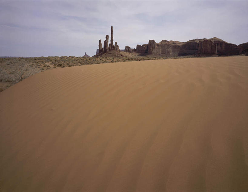 无人,横图,室外,白天,正面,旅游,度假,石头,美景,沙漠,美国,阴影,光线,石子,影子,景观,云,云朵,云彩,娱乐,蓝色,白云,蓝天,天空,阳光,自然,天,享受,休闲,景色,放松,晴朗,亚利桑那,北美,北美洲,自然风光,美洲,亚利桑那州,沉积岩,纪念碑山谷,纪念碑谷,纪念碑山谷公园,纪念谷,大峡谷之州,北亚美利加洲,亚美利加洲,纪念碑谷纳瓦霍部落公园,水成岩,大漠,砂漠,石块,岩石,晴空,彩图