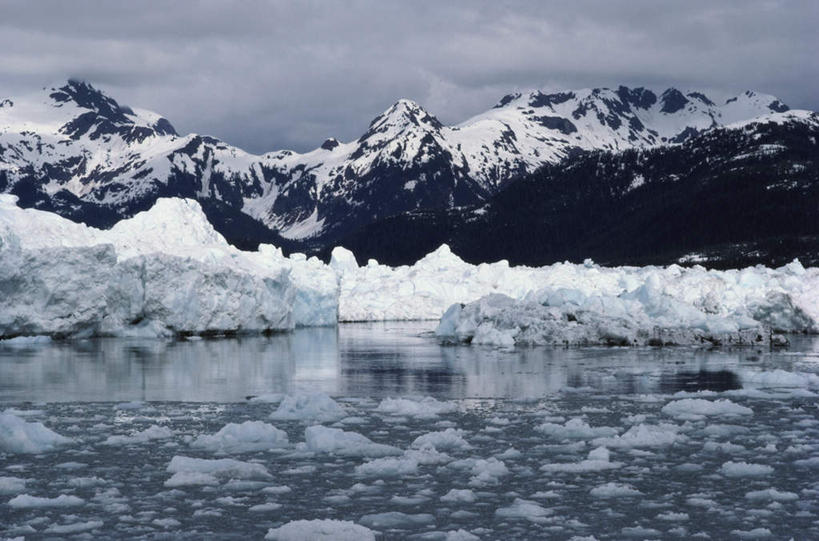 无人,公园,横图,室外,白天,正面,旅游,度假,冰山,美景,山,山脉,美国,冰,景观,山峰,云,云朵,山峦,云彩,娱乐,冰川,蓝色,白云,蓝天,天空,自然,群山,天,享受,休闲,景色,放松,寒冷,晴朗,冰冷,北美,北美洲,国家公园,自然风光,美洲,冰河,阿拉斯加,阿拉斯加州,北亚美利加洲,亚美利加洲,严寒,冰凉,酷寒,凛冽,凛凛,极冷,最后的边疆,午夜阳光之地,冰川湾国家公园,冰川湾国立公园,冰河湾国家公园,晴空,彩图
