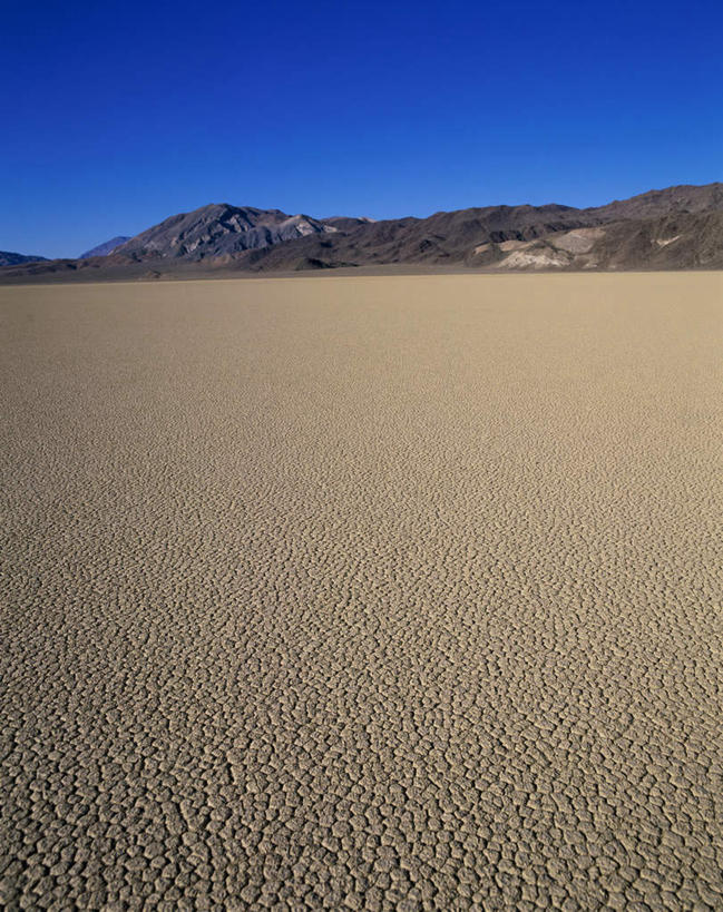 无人,公园,竖图,室外,白天,正面,旅游,度假,石头,美景,沙漠,山,山脉,美国,阴影,光线,石子,影子,景观,山峰,山峦,娱乐,蓝色,蓝天,天空,阳光,自然,群山,天,享受,休闲,景色,放松,晴朗,北美,北美洲,国家公园,加利福尼亚,自然风光,美洲,加州,死亡谷国家公园,加利福尼亚州,万里无云,金州,黄金州,北亚美利加洲,亚美利加洲,死谷,死谷国家公园,大漠,砂漠,石块,岩石,晴空,晴空万里,彩图