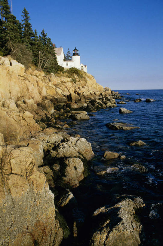 无人,公园,竖图,室外,白天,正面,旅游,度假,海浪,海洋,石头,美景,沙滩,山,山脉,植物,道路,美国,阴影,光线,信息,沙子,石子,影子,海岸,景观,浪花,山顶,山峰,灯塔,交通,沙地,山峦,方向,娱乐,树,树木,蓝色,绿色,蓝天,天空,阳光,自然,海水,群山,天,享受,休闲,景色,放松,生长,晴朗,成长,引导,指引,北美,北美洲,国家公园,自然风光,美洲,海景,缅因州,沉积岩,阿卡迪亚国家公园,万里无云,北亚美利加洲,亚美利加洲,缅因,松林之州,卡地亚国家公园,航标,颠峰,极峰,水成岩,大海,风浪,海,海水的波动,海滩,近岸浪,石块,岩石,涌浪,晴空,晴空万里,彩图,导航