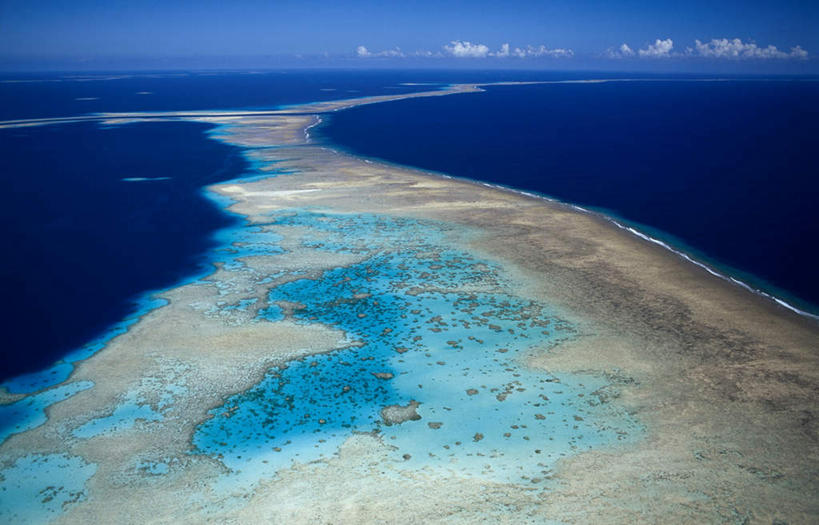 无人,横图,俯视,航拍,室外,白天,旅游,度假,岛屿,海浪,海洋,美景,沙滩,所罗门群岛,阴影,光线,沙子,影子,岛,海岸,景观,浪花,水平线,云,云朵,辽阔,海平线,沙地,云彩,娱乐,蓝色,白云,蓝天,天空,阳光,自然,海水,天,享受,休闲,广阔,景色,放松,晴朗,一望无际,鸟瞰,自然风光,大洋洲,海景,无边无际,一马平川,大海,风浪,海,海水的波动,海滩,近岸浪,列岛,群岛,涌浪,诸岛,晴空,彩图,高角度拍摄,水天相接,水天一线