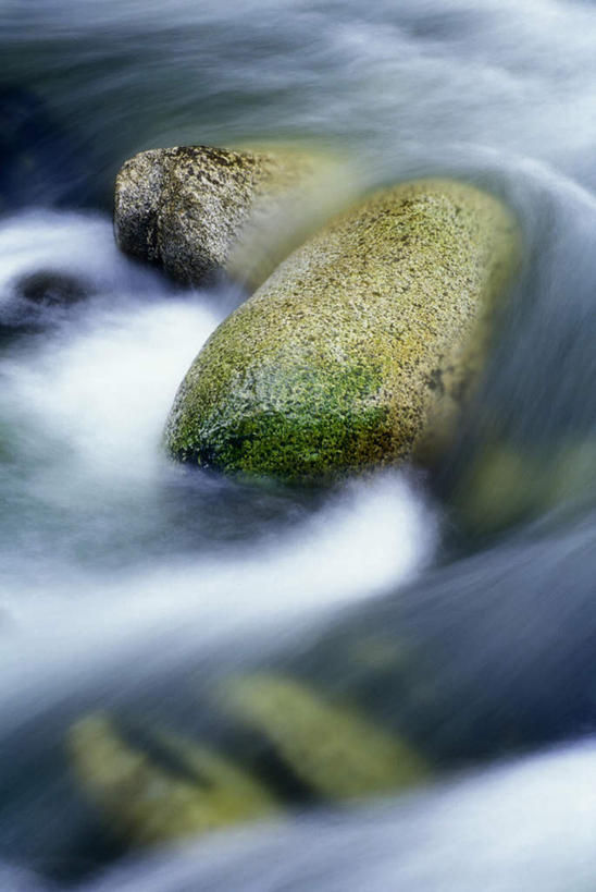 无人,竖图,俯视,室外,特写,白天,河流,石头,美景,水,美国,朦胧,模糊,石子,河水,景观,水流,自然,景色,北美,北美洲,自然风光,美洲,俄勒冈州,沉积岩,俄勒冈,北亚美利加洲,亚美利加洲,落日之州,水獭之州,海狸州,水成岩,石块,岩石,彩图,高角度拍摄