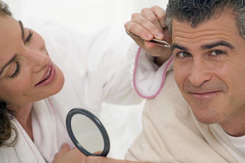 西方人,中年人,两个人,家庭,夫妻,躺,笑,微笑,露齿笑,横图,室内,白天,正面,浴袍,爱情,化妆,美容,时尚,床,镜子,卧室,欧洲,欧洲人,握,服装,反射,墙,双人床,床单,浪漫,拿,拿着,注视,休闲装,被子,墙壁,墙面,衣服,白色,观察,看,趴着,休闲,温暖,温馨,一家人,休闲服,恩爱,握着,恋人,服饰,观看,镜像,和睦,察看,美容工具,被单,镜面,关注,修眉刀,化妆工具,光学,手镜,刮眉刀,卧着,男人,男性,女人,女性,中年男性,中年女性,白种人,夫妇,情侣,趴,躺着,卧,半身,彩图,汤帷子,浴衣,睡房,卧房,伴侣,融洽