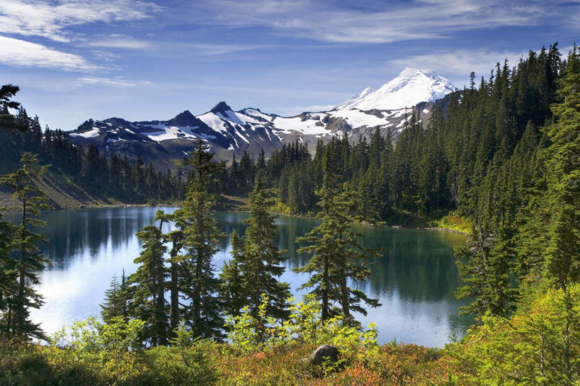 无人,横图,室外,白天,正面,湖,湖泊,山,树林,水,雪,雪山,植物,大雪,美国,阴影,光线,影子,冰,湖面,积雪,山峰,水流,水面,雪景,云,云朵,冬季,冬天,山峦,首都,云彩,树,树木,蓝色,绿色,白云,蓝天,天空,阳光,自然,湖水,天,寒冷,生长,晴朗,成长,冰冷,北美,北美洲,美洲,华盛顿特区,华盛顿哥伦比亚特区,华府,北亚美利加洲,亚美利加洲,严寒,冰凉,酷寒,凛冽,凛凛,极冷,贝克山.斯诺夸尔米国家森林公园,晴空,彩图