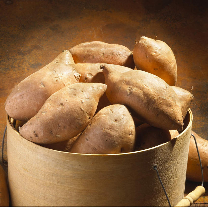 无人,横图,俯视,室内,特写,白天,蔬菜,一堆,许多,阴影,堆叠,堆积,新鲜,反射,木桶,桶,影子,山药,食品,食物,一个,容器,有机食品,绿色食品,单个,储藏,堆,储存,薯蓣,怀山药,淮山药,玉延,山薯,彩图,高角度拍摄,贮存