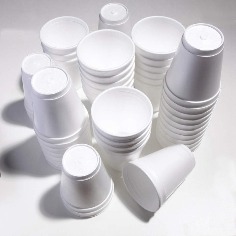 无人,方图,俯视,室内,特写,白天,白色背景,静物,杯子,一堆,许多,阴影,堆叠,堆积,反射,影子,纸制品,摄影,影棚,纸杯,堆,一次性杯子,彩图,高角度拍摄,影棚拍摄,拍摄