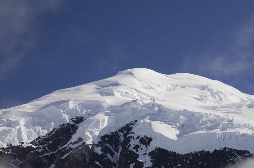 无人,横图,室外,白天,仰视,旅游,度假,南极,美景,山,雪,雪山,大雪,阴影,光线,影子,冰,积雪,景观,山峰,雪景,冬季,冬天,山峦,娱乐,蓝色,蓝天,天空,阳光,自然,天,享受,休闲,景色,放松,寒冷,晴朗,冰冷,自然风光,南极洲,万里无云,严寒,冰凉,酷寒,凛冽,凛凛,极冷,南极大陆,杰拉许海峡,南极地区,南极区,南极圈,第七大陆,晴空,晴空万里,彩图,低角度拍摄