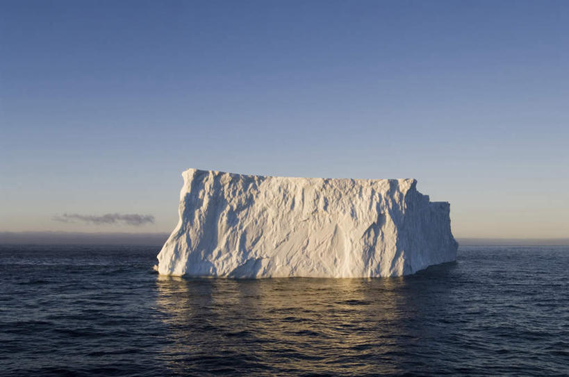 无人,横图,室外,白天,正面,旅游,度假,冰山,海浪,海洋,美景,山,阴影,光线,影子,冰,景观,浪花,山峰,水平线,辽阔,海平线,山峦,娱乐,冰川,蓝色,蓝天,天空,阳光,自然,海水,天,享受,休闲,广阔,景色,放松,寒冷,晴朗,一望无际,冰冷,自然风光,南极洲,冰河,海景,万里无云,严寒,冰凉,酷寒,凛冽,凛凛,极冷,格雷厄姆地,南极半岛,南极大陆,帕默半岛,无边无际,一马平川,大海,风浪,海,海水的波动,近岸浪,涌浪,晴空,晴空万里,彩图,水天相接,水天一线