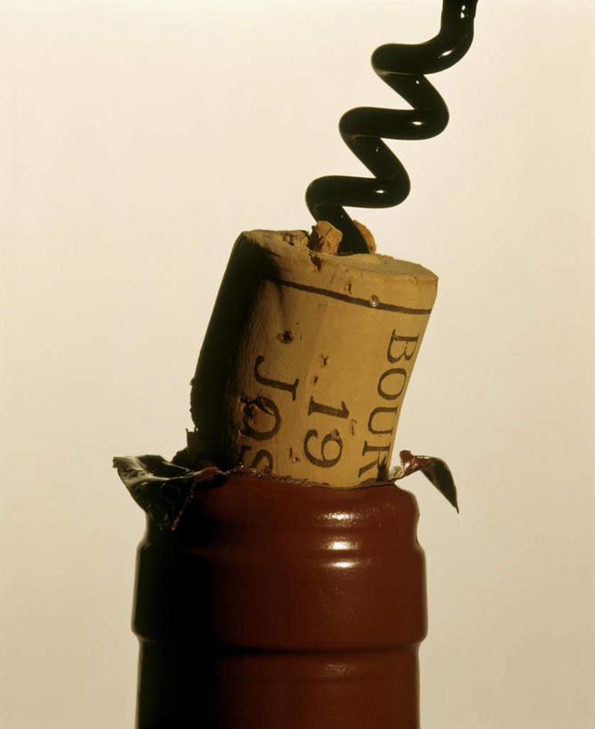 无人,竖图,俯视,室内,特写,白天,静物,开瓶器,开瓶,红酒瓶,玻璃制品,酒瓶,一个,玻璃瓶,瓶子,瓶塞,摄影,影棚,单个,开启,葡萄酒瓶,保存,密封,启瓶器,瓶启,红酒酒启,红酒开瓶器,红酒启瓶器,酒刀,酒开,酒起,葡萄酒开酒器,葡萄酒开瓶器,彩图,高角度拍摄,影棚拍摄,拍摄,酒具