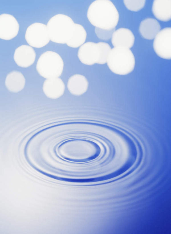 无人,竖图,俯视,室内,特写,白天,水,阴影,波纹,朦胧,模糊,环绕,围绕,光线,螺旋,液体,影子,水滴,涟漪,水纹,阳光,波浪,螺纹,水晕,彩图,高角度拍摄,眩光