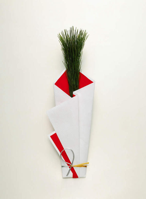 无人,竖图,俯视,室内,特写,白天,松树,静物,叶子,节日,庆祝,艺术,手工艺品,绿叶,艺术品,文化,工艺品,庆典,嫩叶,纪念,高雅,坚定,自信心,品位,长寿,花纸绳,日本水引,日本水引绣,水引绣,贞洁,元旦,叶,叶片,彩图,高角度拍摄