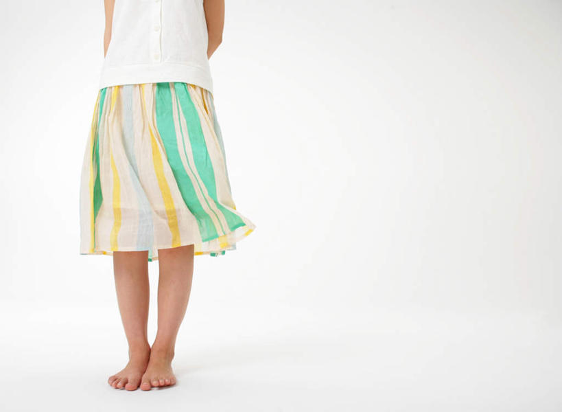 东方人,一个人,站,横图,室内,白天,白色背景,正面,裙子,亚洲,仅一个年轻女性,仅一个女性,仅一个人,服装,休闲装,黄种人,光脚,长裙,衣服,白色,站着,休闲,赤脚,休闲服,摄影,服饰,影棚,半身裙,背手,年轻女性,女人,女性,亚洲人,站立,半身,彩图,影棚拍摄,拍摄