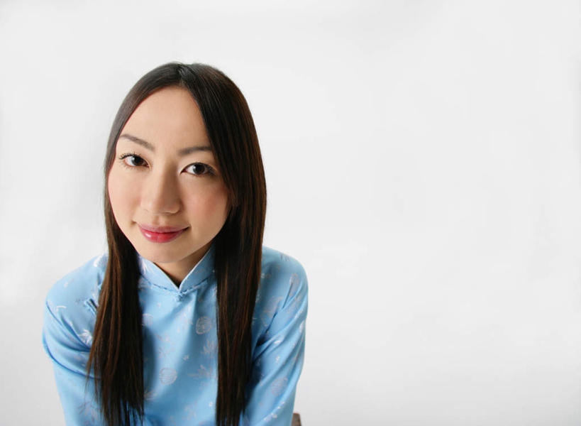 东方人,一个人,坐,笑,微笑,横图,室内,白天,正面,民族服装,亚洲,仅一个年轻女性,仅一个女性,仅一个人,灰色背景,旗袍,注视,黄种人,文化,蓝色,观察,看,摄影,影棚,观看,察看,关注,中国文化,年轻女性,女人,女性,亚洲人,坐着,半身,彩图,影棚拍摄,传统服装,民俗服,拍摄,传统文化