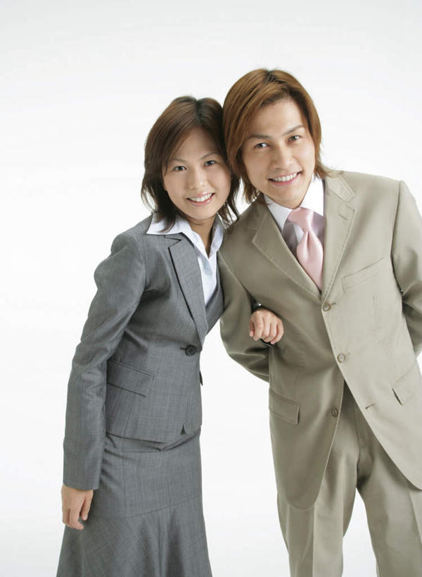 东方人,两个人,同事,商务人士,商务男性,商务女性,站,笑,微笑,露齿笑,竖图,室内,白天,白色背景,正面,衬衫,成功,合作,团队,集体,信心,亚洲,阴影,套装,反射,影子,领带,注视,黄种人,队伍,观察,看,靠,靠着,手挽手,站着,摄影,影棚,观看,察看,领导,成就,关注,商务装,合伙,领袖,工薪阶层,男人,男性,年轻男性,年轻女性,女人,女性,亚洲人,白领,上班族,站立,半身,彩图,影棚拍摄,衬衣,拍摄