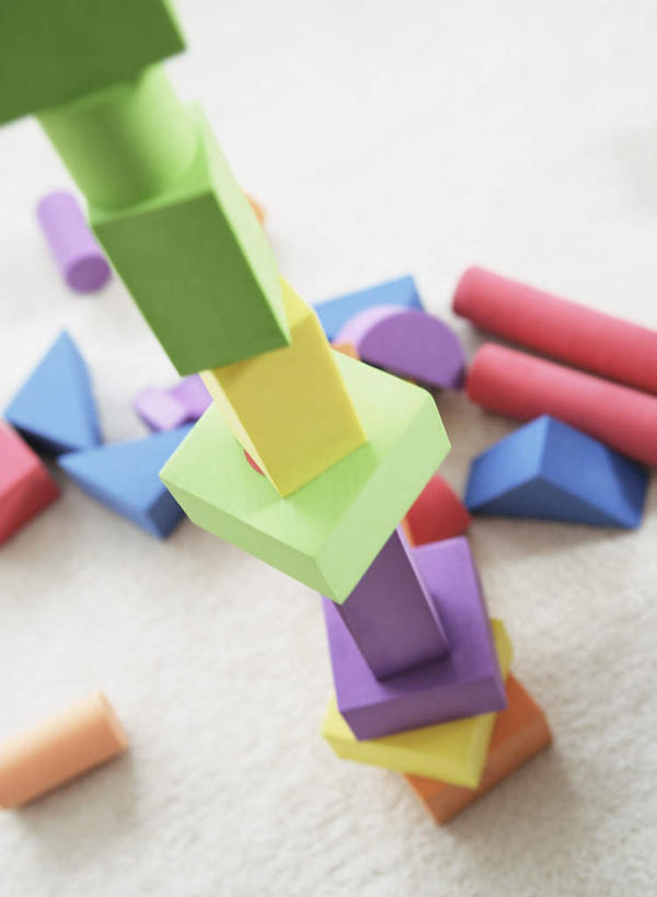 无人,竖图,俯视,彩色,室内,特写,白天,游戏,智慧,静物,玩具,一堆,许多,阴影,堆叠,堆积,朦胧,模糊,反射,影子,玩,娱乐,休闲,积木,益智,活动,堆,思维,发泄,消遣,智力,想象,宣泄,玩耍,嬉戏,彩图,高角度拍摄