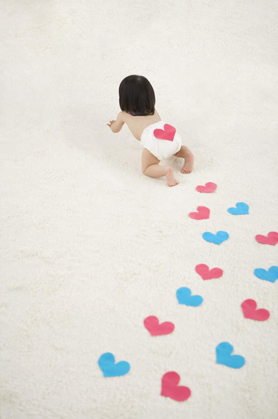 东方人,儿童,一个人,跪,竖图,俯视,室内,白天,白色背景,爱情,纯洁,亚洲,仅一个女性,仅一个人,爱心,浪漫,黄种人,裸露,尿布,纸尿裤,尿不湿,排列,小孩,红色,蓝色,仅一个小孩,温暖,温馨,心形,恩爱,可爱,童年,童趣,摄影,影棚,和睦,纸尿布,队列,裸,童真,烂漫,无邪,纸尿片,天真,女孩,女人,女性,亚洲人,孩子,心型,跪着,彩图,高角度拍摄,全身,影棚拍摄,拍摄,融洽,女生