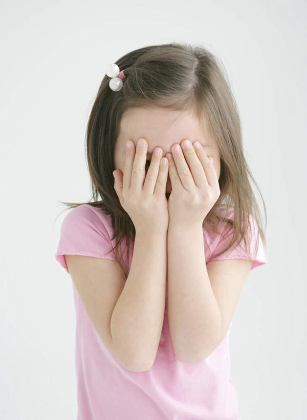 西方人,儿童,一个人,站,竖图,室内,白天,白色背景,正面,纯洁,欧洲,欧洲人,仅一个女性,仅一个人,服装,装饰,头饰,休闲装,小孩,衣服,粉色,发夹,发饰,夹子,饰品,站着,仅一个小孩,休闲,休闲服,可爱,童年,童趣,遮,遮掩,摄影,服饰,影棚,华丽,修饰,点缀,掩盖,遮挡,童真,烂漫,无邪,遮盖,配饰,衬托,美观,雅致,雅观,掩饰,天真,女孩,女人,女性,白种人,孩子,站立,半身,彩图,影棚拍摄,拍摄,女生