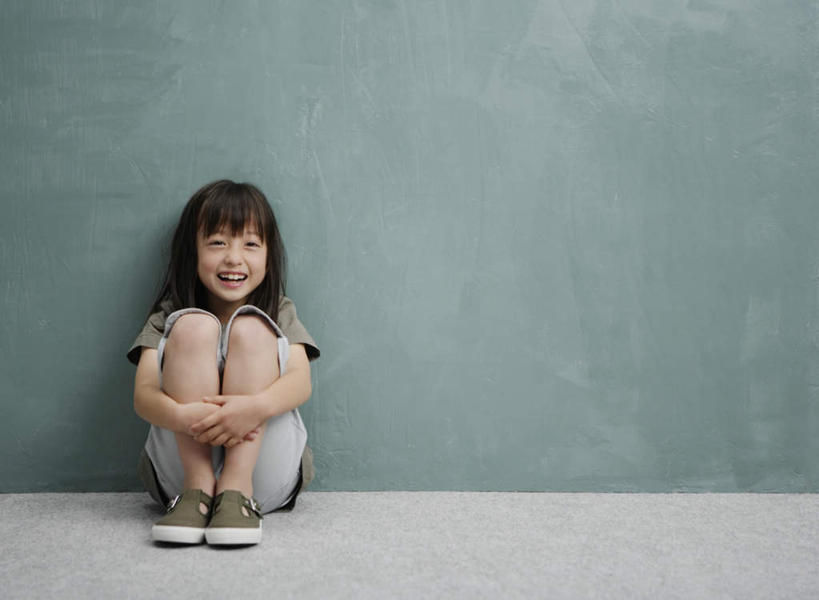 东方人,儿童,一个人,坐,抱,笑,微笑,露齿笑,横图,室内,白天,正面,纯洁,亚洲,仅一个女性,仅一个人,服装,注视,休闲装,黄种人,小孩,衣服,观察,看,仅一个小孩,休闲,休闲服,可爱,童年,童趣,摄影,服饰,影棚,抱着,观看,察看,搂着,关注,童真,烂漫,无邪,天真,女孩,女人,女性,亚洲人,孩子,怀抱,搂,搂抱,相抱,拥抱,坐着,彩图,全身,影棚拍摄,拍摄,女生