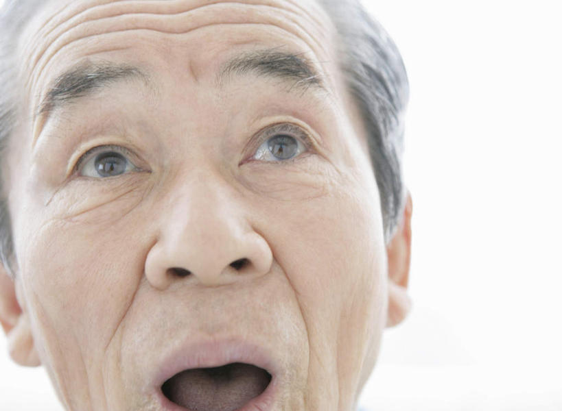 东方人,脸,头,脸颊,一个人,横图,室内,特写,白天,白色背景,正面,亚洲,仅一个男性,仅一个人,惊讶,注视,黄种人,观察,看,张嘴,仅一个老年男性,皱眉,摄影,影棚,观看,惊奇,察看,关注,张大嘴巴,诧异,老年男性,男人,男性,亚洲人,头部,脸部,脸蛋,面部,张开嘴,半身,彩图,影棚拍摄,拍摄