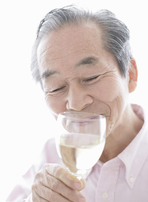 葡萄酒,东方人,脸,头,脸颊,手,一个人,闭眼,竖图,室内,特写,白天,正面,奢侈,快乐,杯子,亚洲,仅一个男性,仅一个人,喝,握,服装,高脚杯,一杯,浪漫,拿,拿着,休闲装,黄种人,肩膀,玻璃制品,酒,饮料,衣服,粉色,酒杯,香槟,仅一个老年男性,休闲,手部,休闲服,诱惑,握着,服饰,单手,香槟杯,气泡酒,起泡酒,汽酒,老年男性,男人,男性,亚洲人,头部,脸部,脸蛋,面部,玻璃杯,闭眼睛,闭着眼,闭着眼睛,半身,彩图,高兴,欢笑