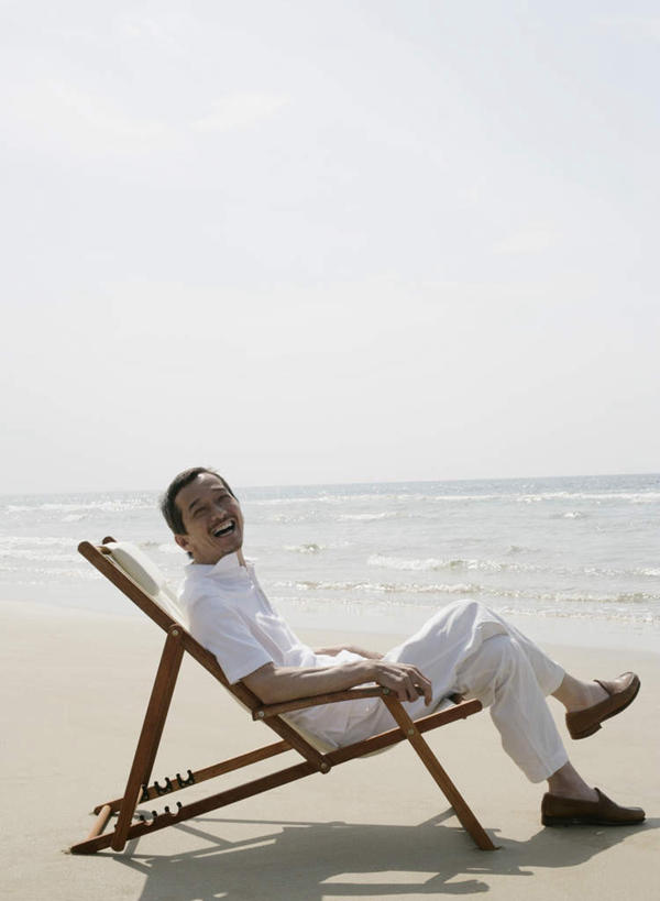 东方人,一个人,坐,竖图,室外,白天,侧面,海浪,海洋,椅子,亚洲,仅一个男性,仅一个人,仅一个中年男性,一把,阴影,服装,光线,影子,躺椅,浪花,水平线,辽阔,海平线,注视,休闲装,黄种人,衣服,蓝色,白色,蓝天,天空,阳光,海水,天,观察,看,靠,靠着,倚靠,休闲,广阔,休闲服,服饰,晴朗,观看,一望无际,沙滩椅,察看,倚着,关注,海景,万里无云,无边无际,一马平川,男人,男性,中年男性,亚洲人,大海,风浪,海,海水的波动,近岸浪,涌浪,晴空,晴空万里,坐着,彩图,全身,水天相接,水天一线