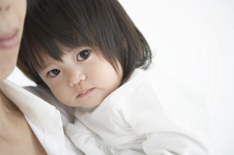 东方人,儿童,脸,头,脸颊,头发,两个人,家庭,母亲,女儿,站,抱,横图,室内,特写,白天,白色背景,正面,纯洁,亚洲,服装,棕色,依偎,注视,休闲装,黄种人,小孩,衣服,观察,看,靠,靠着,倚靠,站着,休闲,温暖,温馨,母女,一家人,休闲服,可爱,母爱,童年,童趣,摄影,服饰,影棚,抱着,观看,和睦,察看,搂着,倚着,关注,童真,烂漫,无邪,依附,依赖,投靠,天真,年轻女性,女孩,女人,女性,亚洲人,孩子,年轻人,头部,直发,脸部,脸蛋,面部,搂,搂抱,站立,半身,彩图,影棚拍摄,拍摄,融洽,短发,女生