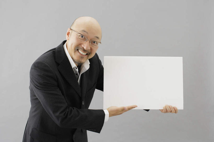 东方人,胡须,秃头,一个人,商务人士,商务男性,站,笑,微笑,露齿笑,横图,室内,白天,正面,衬衫,亚洲,仅一个男性,仅一个人,仅一个中年男性,一副,握,阴影,灰色背景,套装,反射,材料,档案,文件,眼镜,影子,注视,黄种人,资料,观察,看,站着,握着,摄影,介绍,影棚,观看,一份,察看,关注,文档,商务装,近视眼镜,工薪阶层,男人,男性,中年男性,亚洲人,光头,胡子,络腮胡,无发,白领,上班族,站立,半身,彩图,影棚拍摄,衬衣,拍摄