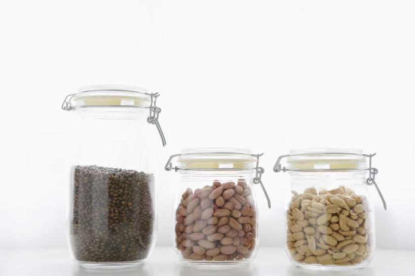 无人,横图,室内,特写,白天,白色背景,正面,农作物,小麦,植物,桌面,桌子,豆,花生,蔬菜,玻璃,一堆,一排,阴影,堆叠,堆积,新鲜,整齐,反射,木制,影子,豆类,豆子,谷物,食品,坚果,玻璃制品,食物,排列,三个,玻璃瓶,木制品,瓶子,摄影,长生果,麦子,有机食品,绿色食品,影棚,堆,队列,花生仁,广口瓶,豆科,落花生,落生,衣鱼,花生米,花生豆,彩图,影棚拍摄,拍摄