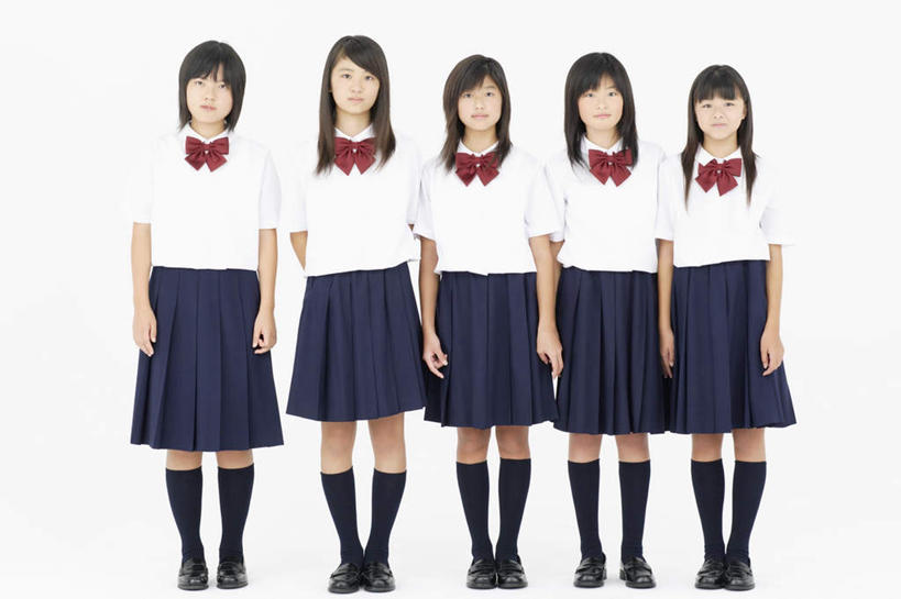 东方人,儿童,伙伴,朋友,站,笑,微笑,露齿笑,横图,室内,白天,白色背景,正面,制服,友谊,纯洁,亚洲,五个人,一排,阴影,服装,整齐,反射,领结,影子,许多人,注视,黄种人,袜子,排列,小孩,动物,观察,看,站着,一群人,同学,校服,可爱,童年,童趣,摄影,影棚,观看,长袜,察看,象征,有毒,庄重,校友,队列,关注,身份,节肢动物,蝎子,童真,烂漫,无邪,长筒袜,学生服,正式,地位,同窗,学友,节足动物,长统袜,天真,友情,女孩,女人,女性,亚洲人,站立,彩图,全身,影棚拍摄,拍摄,日本校服,女生