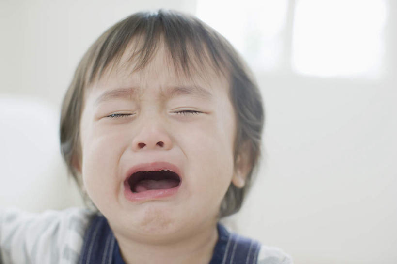 东方人,婴儿,儿童,脸,头,脸颊,一个人,闭眼,哭,横图,室内,特写,白天,正面,纯洁,窗户,亚洲,仅一个人,服装,朦胧,模糊,墙,休闲装,黄种人,玻璃窗,墙壁,墙面,小孩,衣服,张嘴,休闲,休闲服,可爱,眼泪,服饰,活泼,泪水,宝宝,张大嘴巴,纯真,烂漫,无邪,伶俐,天真,亚洲人,孩子,头部,脸部,脸蛋,面部,张开嘴,闭眼睛,闭着眼,闭着眼睛,半身,彩图,哭泣,哭啼