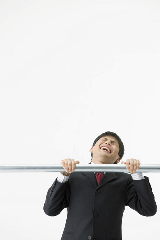 东方人,一个人,商务人士,商务男性,闭眼,引体向上,竖图,室内,白天,白色背景,正面,衬衫,单杠,亚洲,仅一个男性,仅一个人,握,用力,阴影,套装,反射,影子,墙,领带,黄种人,运动器械,墙壁,墙面,仅一个年轻男性,白色,健身器械,握着,摄影,影棚,使劲,商务装,健身器材,工薪阶层,男人,男性,年轻男性,亚洲人,白领,上班族,闭眼睛,闭着眼,闭着眼睛,引体上升,半身,彩图,影棚拍摄,衬衣,拍摄,运动器材