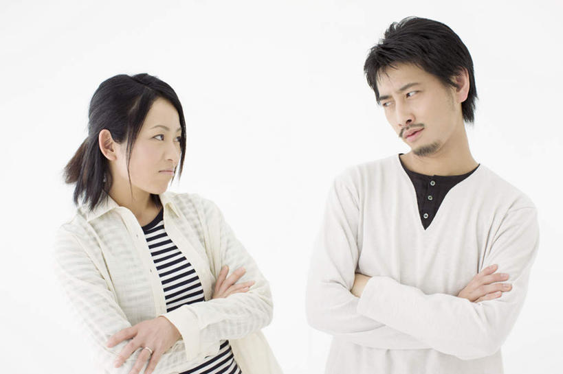 东方人,两个人,家庭,夫妻,站,双手交叉,横图,室内,白天,白色背景,正面,爱情,亚洲,阴影,服装,生气,反射,影子,浪漫,注视,休闲装,黄种人,衣服,观察,看,站着,休闲,温暖,温馨,一家人,休闲服,恩爱,恋人,摄影,服饰,影棚,观看,和睦,察看,双手抱胸,气愤,关注,负气,怄气,男人,男性,女人,女性,中年男性,中年女性,亚洲人,夫妇,情侣,站立,半身,彩图,影棚拍摄,拍摄,伴侣,融洽