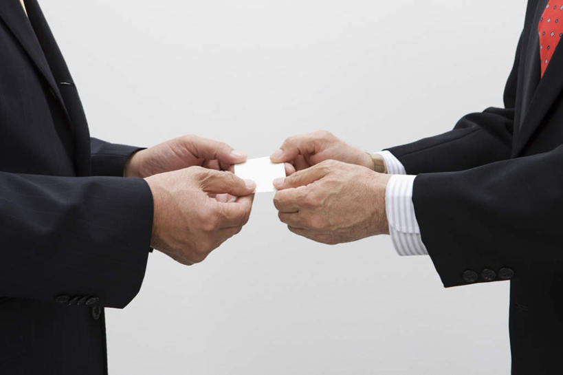 东方人,手,两个人,同事,商务人士,商务男性,站,横图,室内,特写,白天,白色背景,侧面,衬衫,成功,合作,团队,集体,信心,名片,亚洲,双手,握,阴影,套装,反射,信息,影子,联系,拿,拿着,黄种人,队伍,卡片,站着,手部,握着,摄影,影棚,领导,成就,商务装,身份,合伙,领袖,工薪阶层,名刺,名帖,交往,老年男性,男人,男性,亚洲人,白领,上班族,站立,半身,彩图,影棚拍摄,衬衣,拍摄,商业