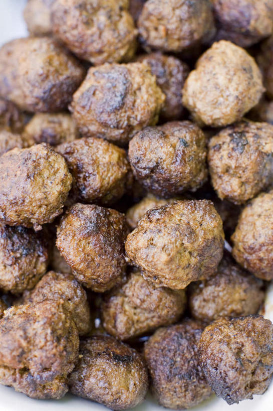 无人,竖图,俯视,室内,白天,烹饪,中餐,一堆,许多,堆叠,堆积,肉,料理,食品,菜肴,美食,肉类,肉丸,食物,灰色,中式,佳肴,堆,狮子头,肉食,彩图,高角度拍摄