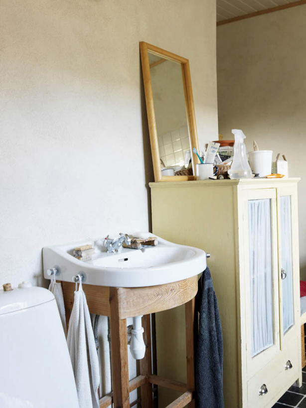 无人,竖图,室内,白天,正面,柜子,镜子,卫生间,浴室,电器,水槽,墙,洗手池,墙壁,墙面,脸盆,毛巾,衣橱,洗衣机,镜像,家电,家用电器,镜面,更衣橱,淋浴房,清洗,洗涤,彩图,冲凉房,沐浴间,沐浴室