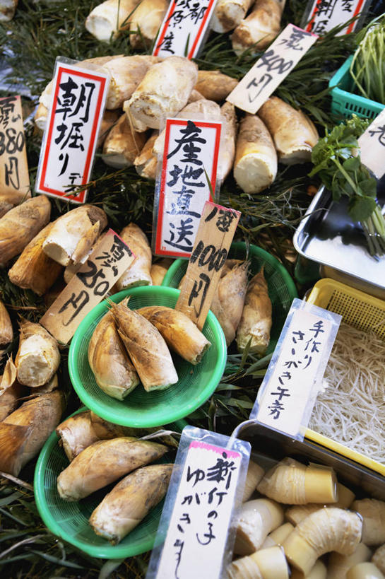 无人,竖图,俯视,室外,特写,白天,度假,美景,城市风光,城市,指示牌,蔬菜,京都,日本,亚洲,一堆,许多,堆叠,堆积,新鲜,标志,篮子,数字,文字,字符,塑料,景观,竹笋,食品,很多,娱乐,标识,货摊,笋,食物,容器,塑料制品,享受,休闲,价格,景色,放松,阿拉伯数字,有机食品,绿色食品,京都府,储藏,堆,储存,东亚,价钱,本州,本州岛,日本国,近畿地方,近畿,笔墨,代价,彩图,高角度拍摄,贮存
