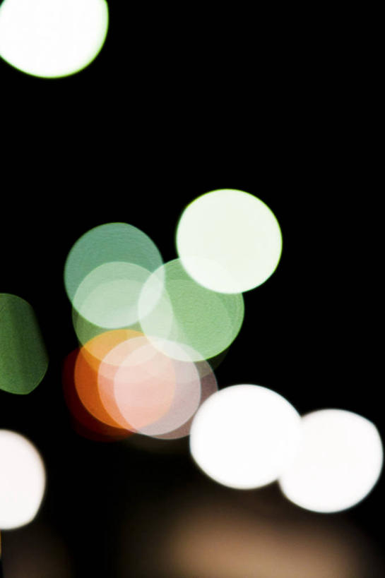 无人,竖图,室外,特写,夜晚,正面,夜景,照明,圣诞节,阴影,黑色背景,节日,朦胧,模糊,庆祝,光线,彩灯,影子,灯光,光亮,文化,灯,灯具,庆典,闪耀,花灯,纪念,照亮,闪烁,照明设备,圣诞灯,光明,闪动,闪灼,光洁,彩图,镜头光晕,透镜闪耀,眩光