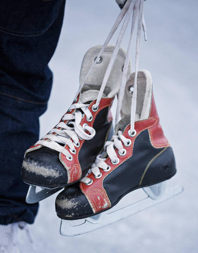 西方人,腿部,腿,一个人,站,竖图,室外,特写,白天,正面,滚轴溜冰,欧洲,欧洲人,仅一个男性,仅一个人,仅一个中年男性,服装,旱冰鞋,溜冰鞋,休闲装,衣服,站着,休闲,休闲服,轮滑鞋,服饰,滑冰鞋,单排轮滑,溜冰,轮滑,男人,男性,中年男性,白种人,站立,半身,彩图