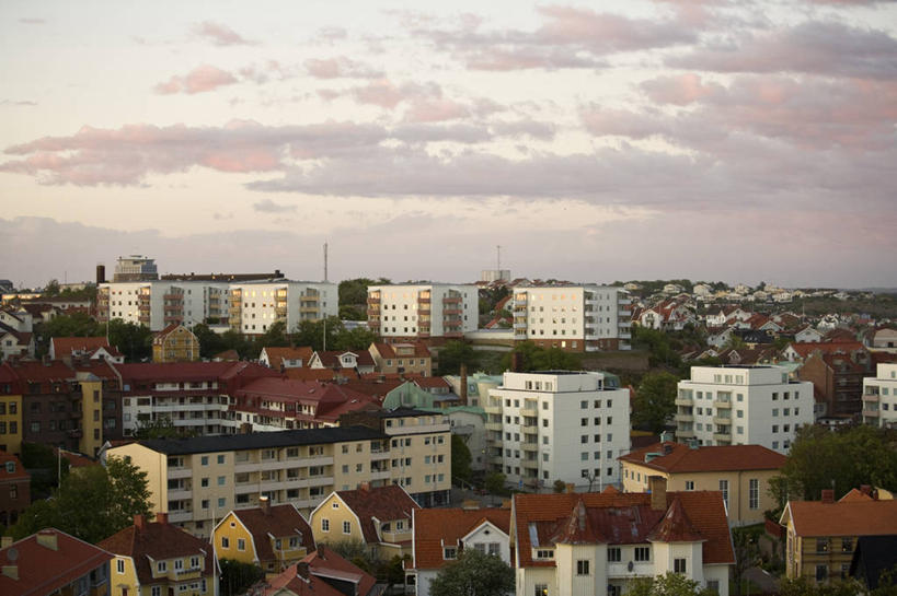 无人,家,横图,室外,白天,正面,旅游,度假,美景,日落,植物,城市风光,城市,建筑,瑞典,欧洲,房屋,屋子,景观,晚霞,霞光,落日,公寓,建筑群,娱乐,建设,洋房,楼房,住宅,树,树木,绿色,自然,黄昏,享受,休闲,景色,彩霞,放松,生长,成长,斯堪的纳维亚,北欧,斯堪的那维亚,斯堪的那维亚半岛,斯堪的纳维亚半岛,瑞典王国,夕照,薄暮,西约塔兰省,夕阳,彩图,傍晚,房子,吕瑟希尔市,斜阳